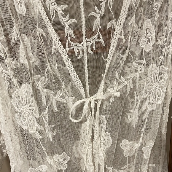 Lace White Kimono - Picture 3 of 4